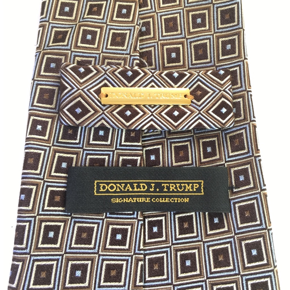 Donald J. Trump Tie Signature Collection Gold Bar